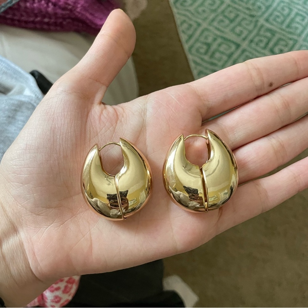 Gold hoop earrings - Picture 3 of 3